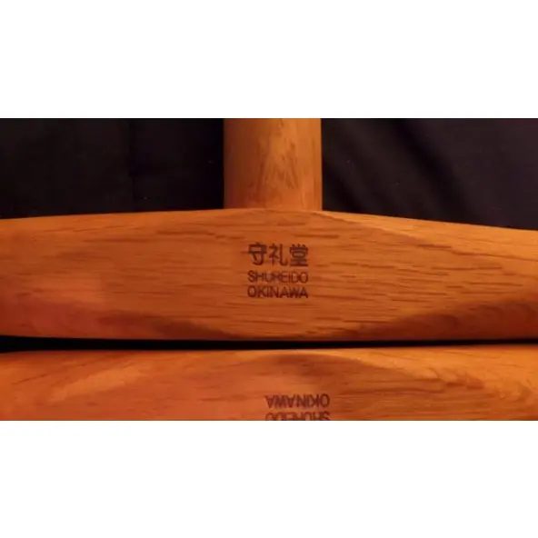 Tonfa Rond Chene Rouge Shureido