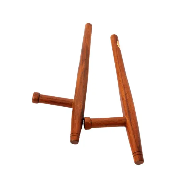 Tonfa Rond Chene Rouge 50cm, Importé d'Asie